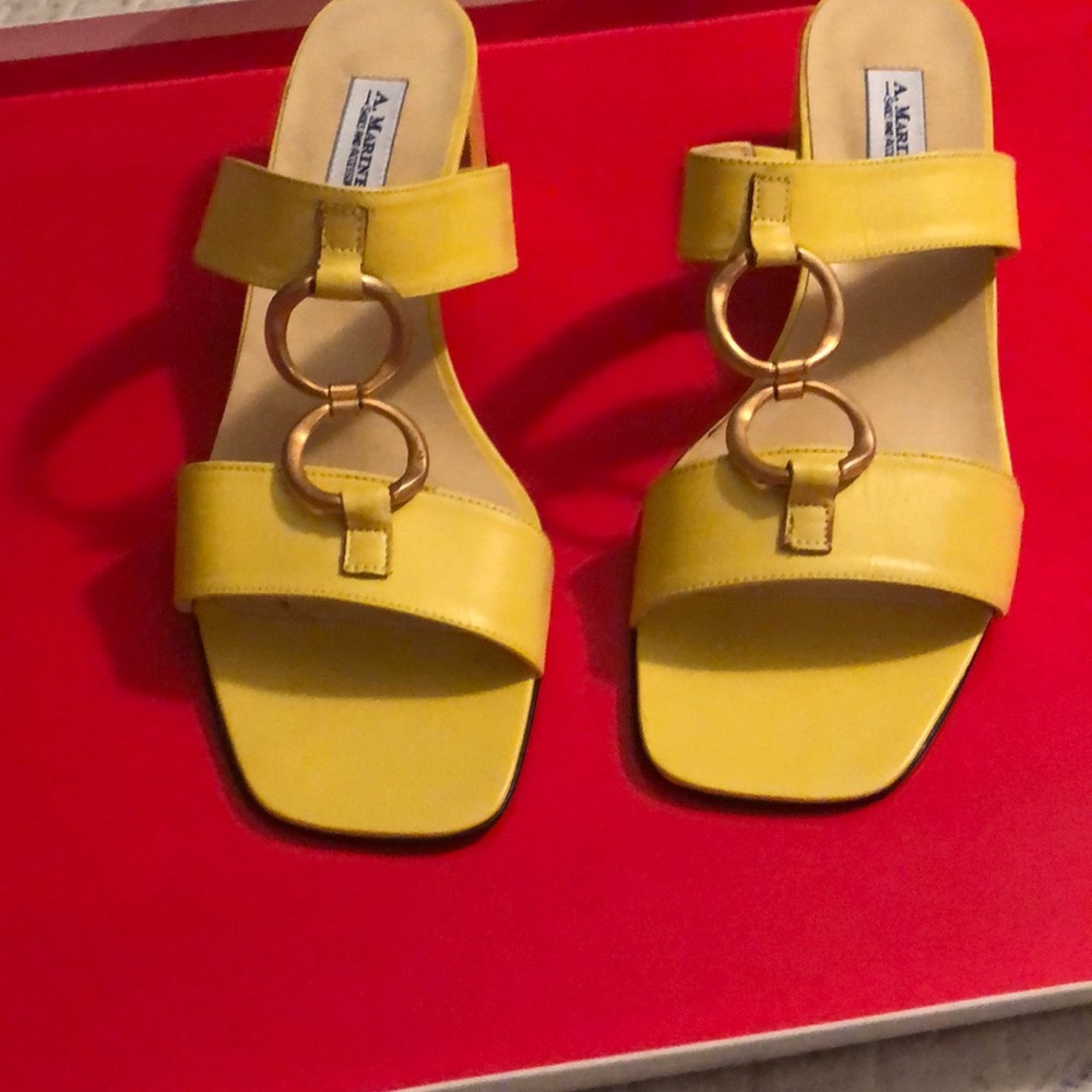 Women’s shoe
